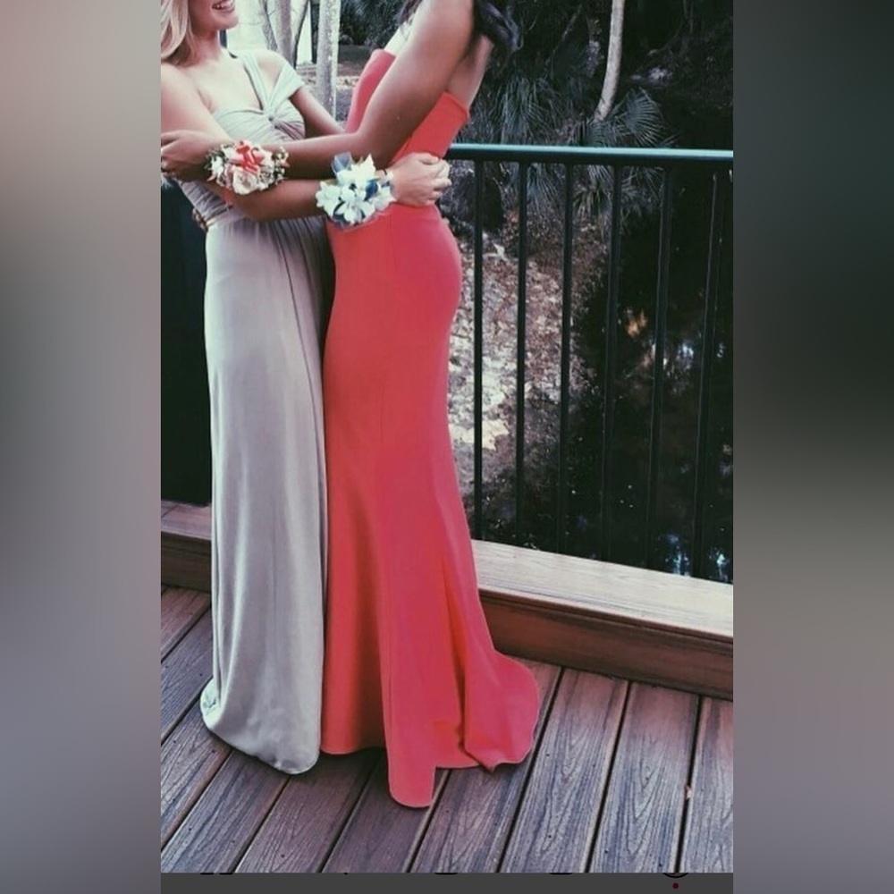 Elizabeth and James “Kendra” dress